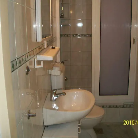 ゲストハウス Surlin フヴァル