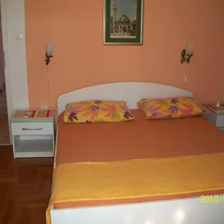 ゲストハウス Surlin フヴァル